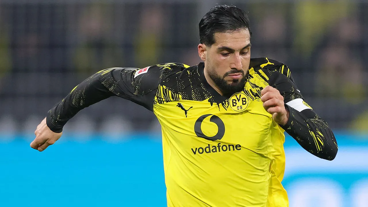 Gelandang Borussia Dortmund, Emre Can.