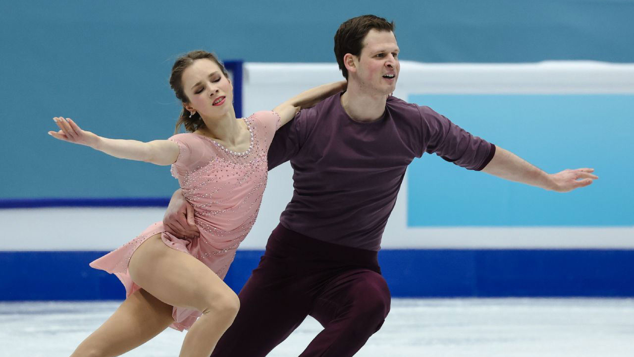 Pasangan AS Alisa Efimova dan Misha Mitrofanov Juarai Four Continents