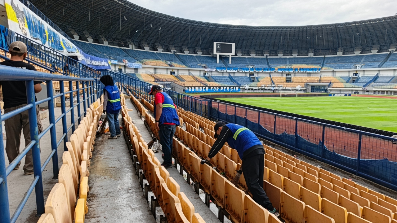 Persib Kelola 6,5 Ton Sampah dari Laga Derby Kontra Persija