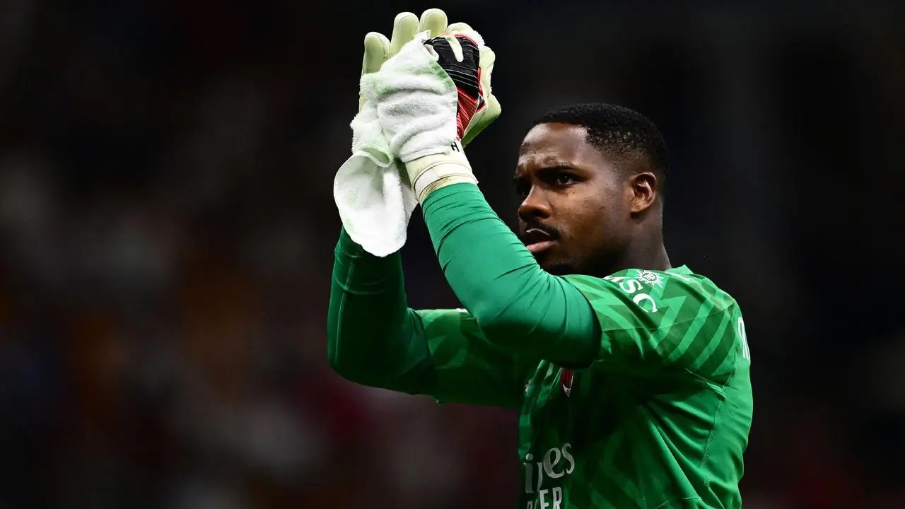 Sepakati Kontrak Baru, Gaji Mike Maignan Kini Setara Rafael Leao