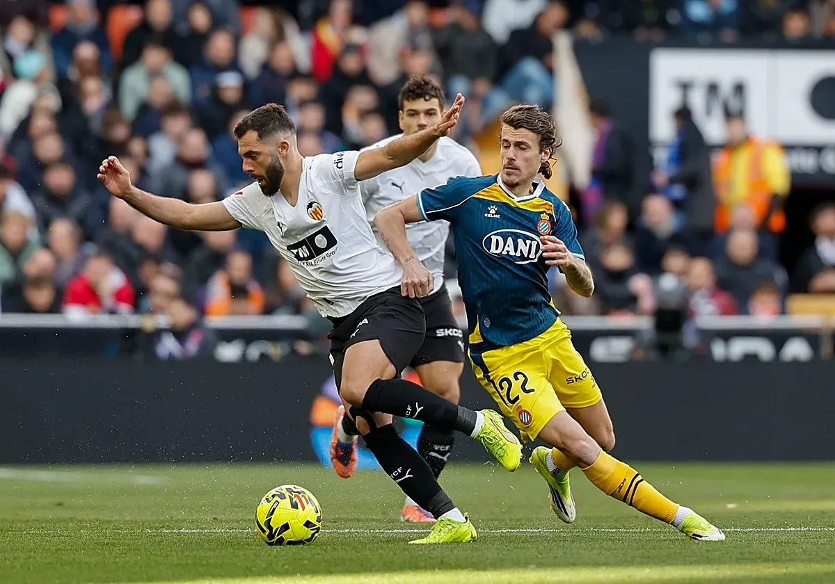 Valencia Menang Dramatis 3-2 atas Espanyol di Mestalla
