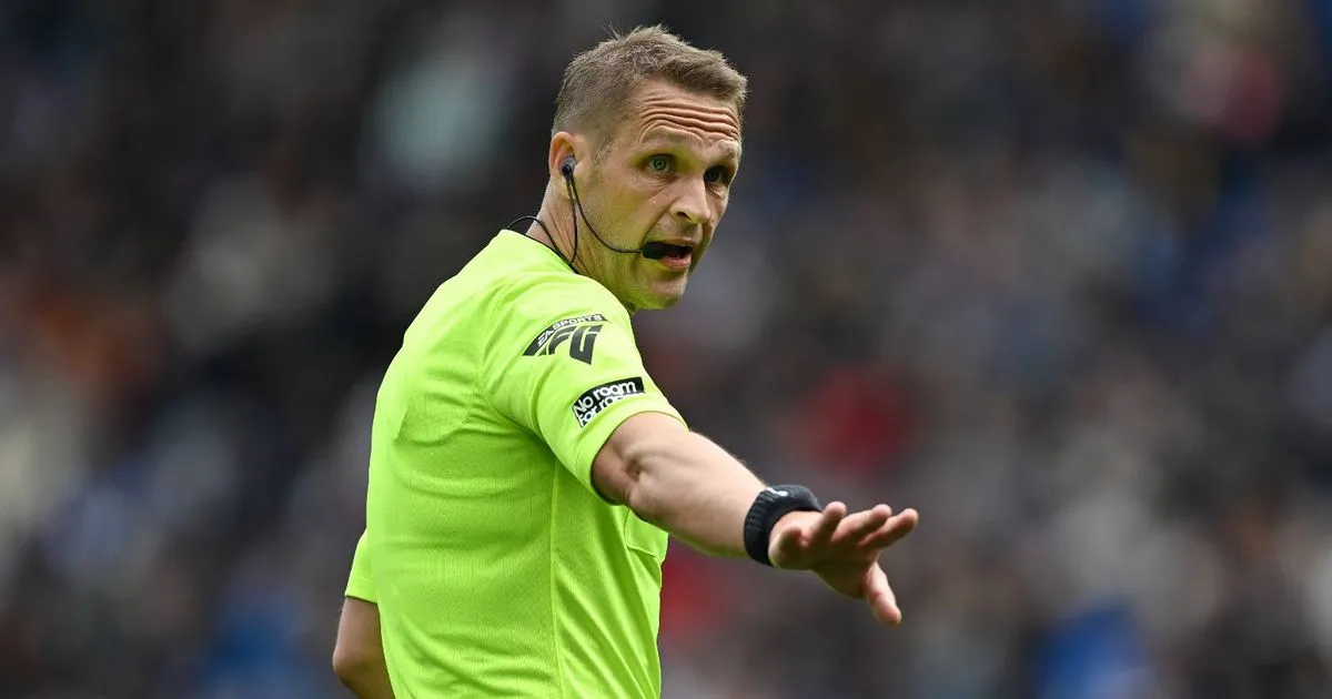 Wasit Arsenal vs Man Utd Dilarang Pimpin Dua Tim - sumber: (footballlondon)