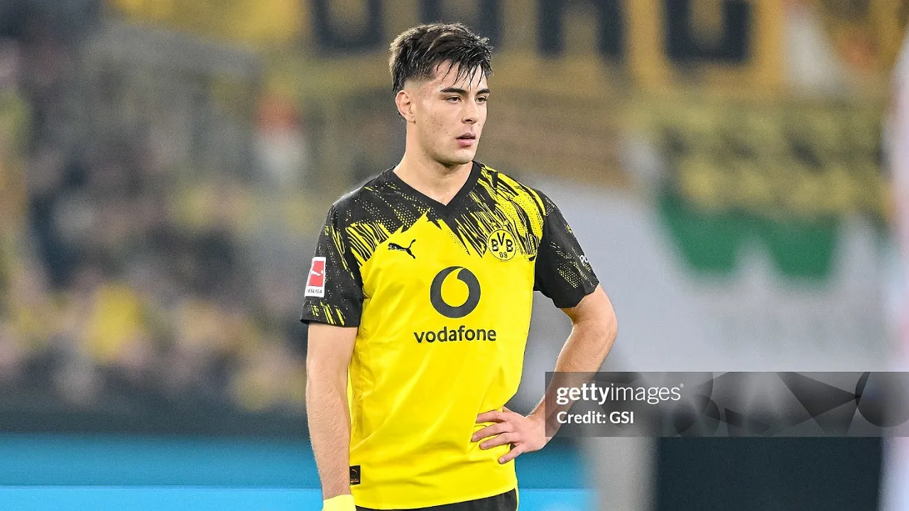 Chelsea meminjamkan Aaron Anselmino ke Borussia Dortmund