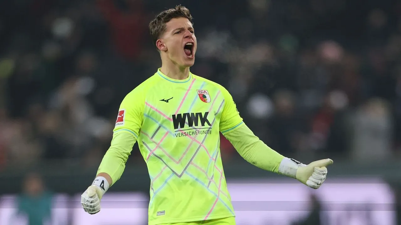 Kiper FC Augsburg, Finn Dahmen.