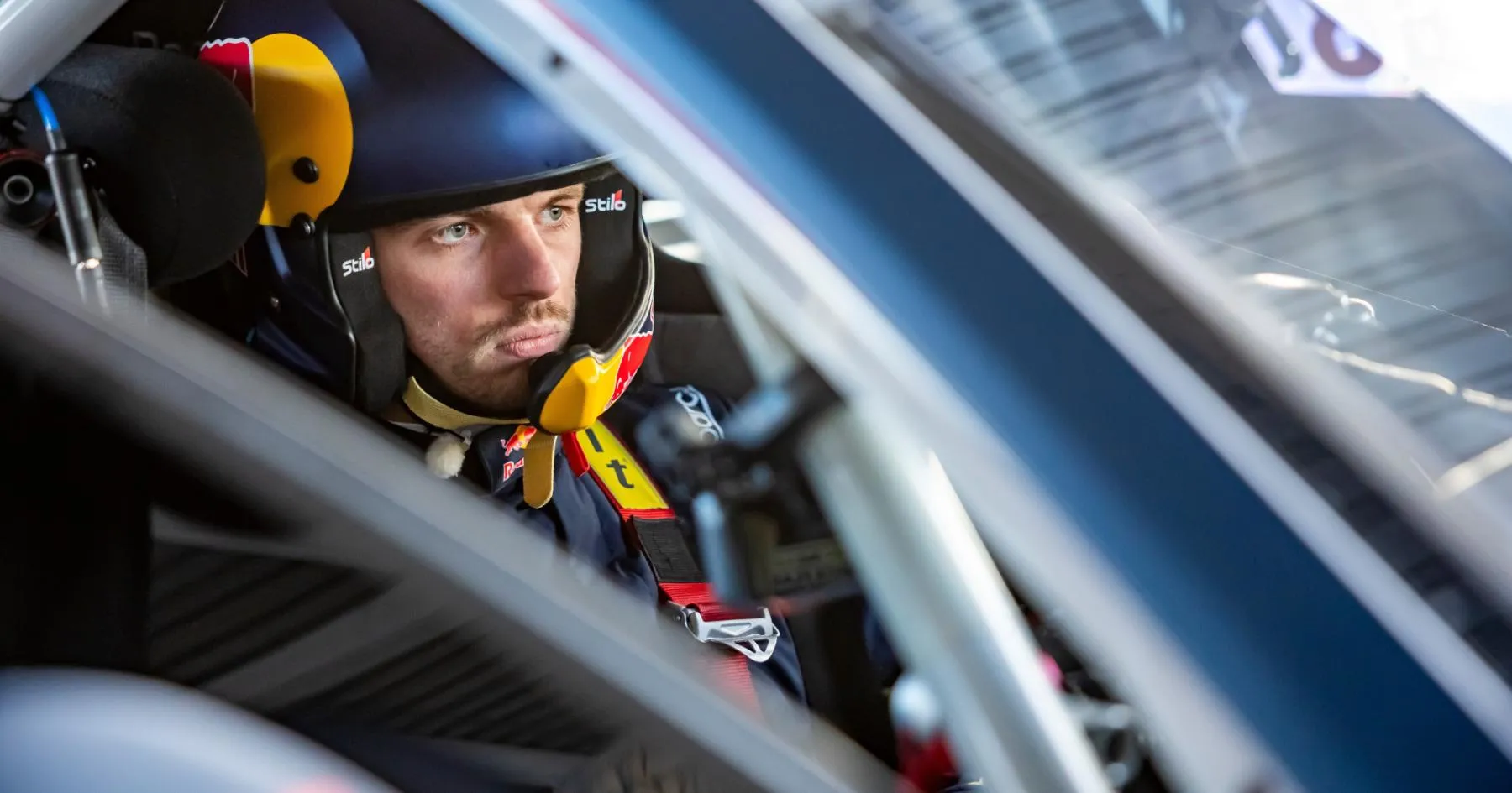 Max Verstappen: Tantangan Baru, Tak Bisa Lagi Bersembunyi - sumber: (racingnews365)