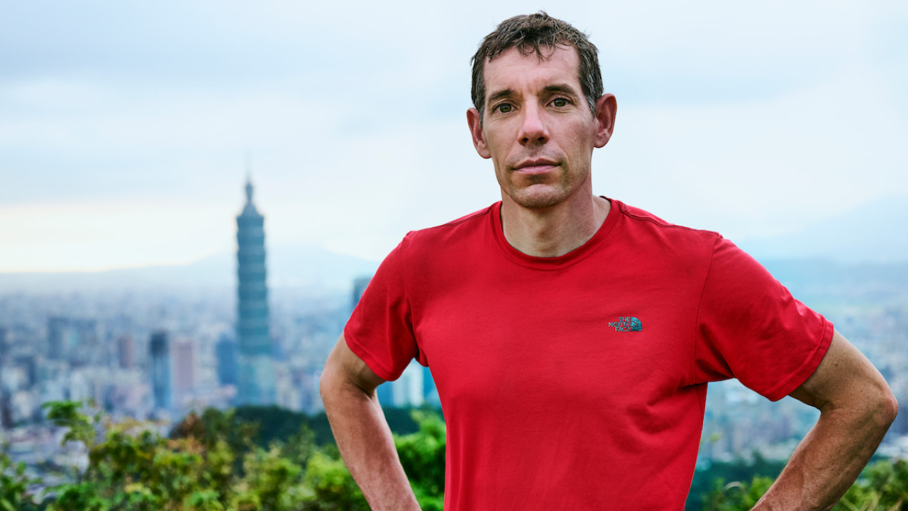 Mengenal Alex Honnold: Pendaki AS yang Menaklukkan Taipei 101 Tanpa Tali