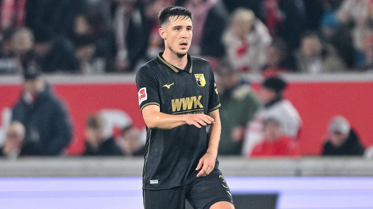 Pesan Keven Schlotterbeck Pada Augsburg: Bangga Boleh, Terlena Jangan