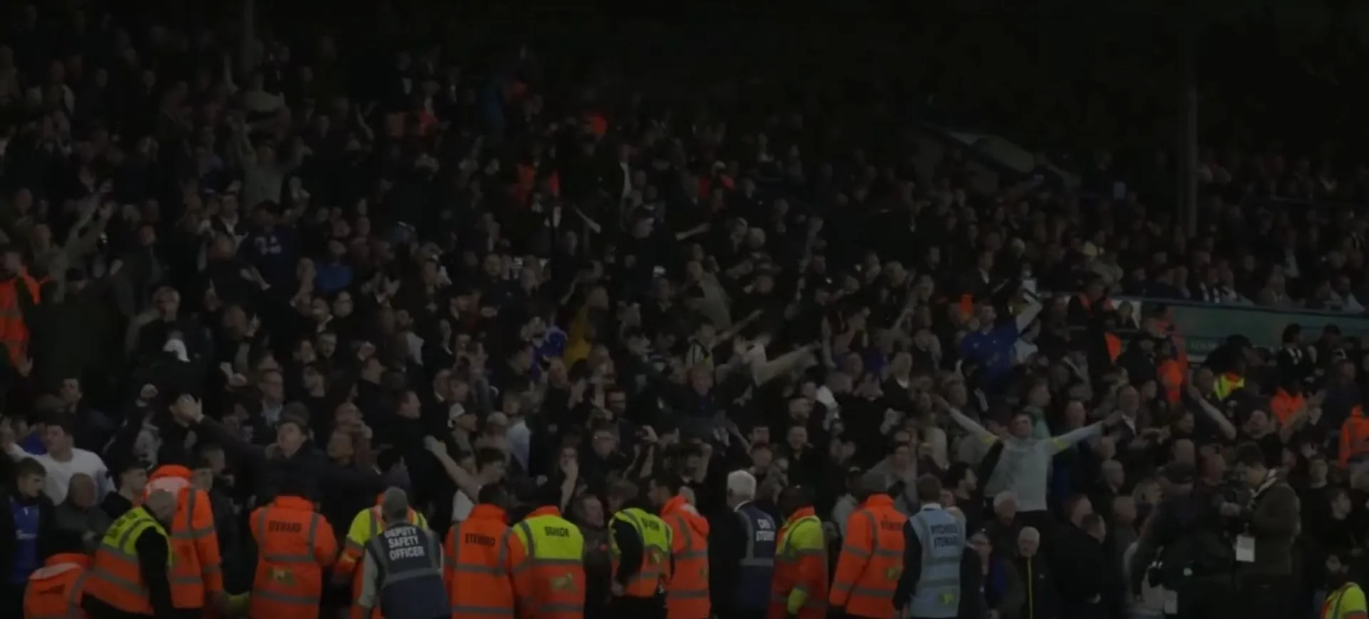 Reaksi Fans Chelsea Usai Kemenangan Keempat Rosenior - sumber: (chelseanews)