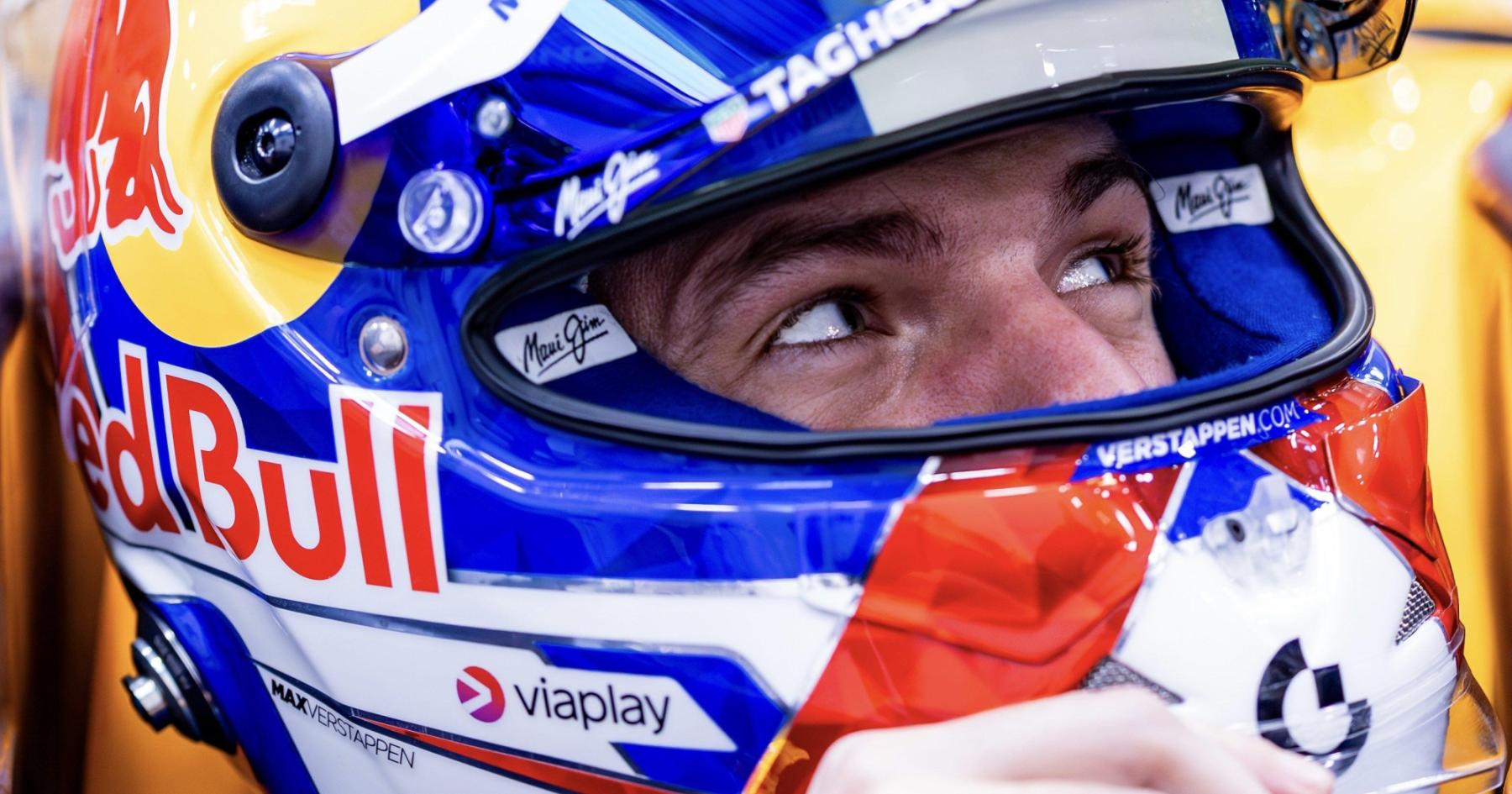 Verstappen dan Hadjar Selesaikan Pemasangan Kursi Red Bull