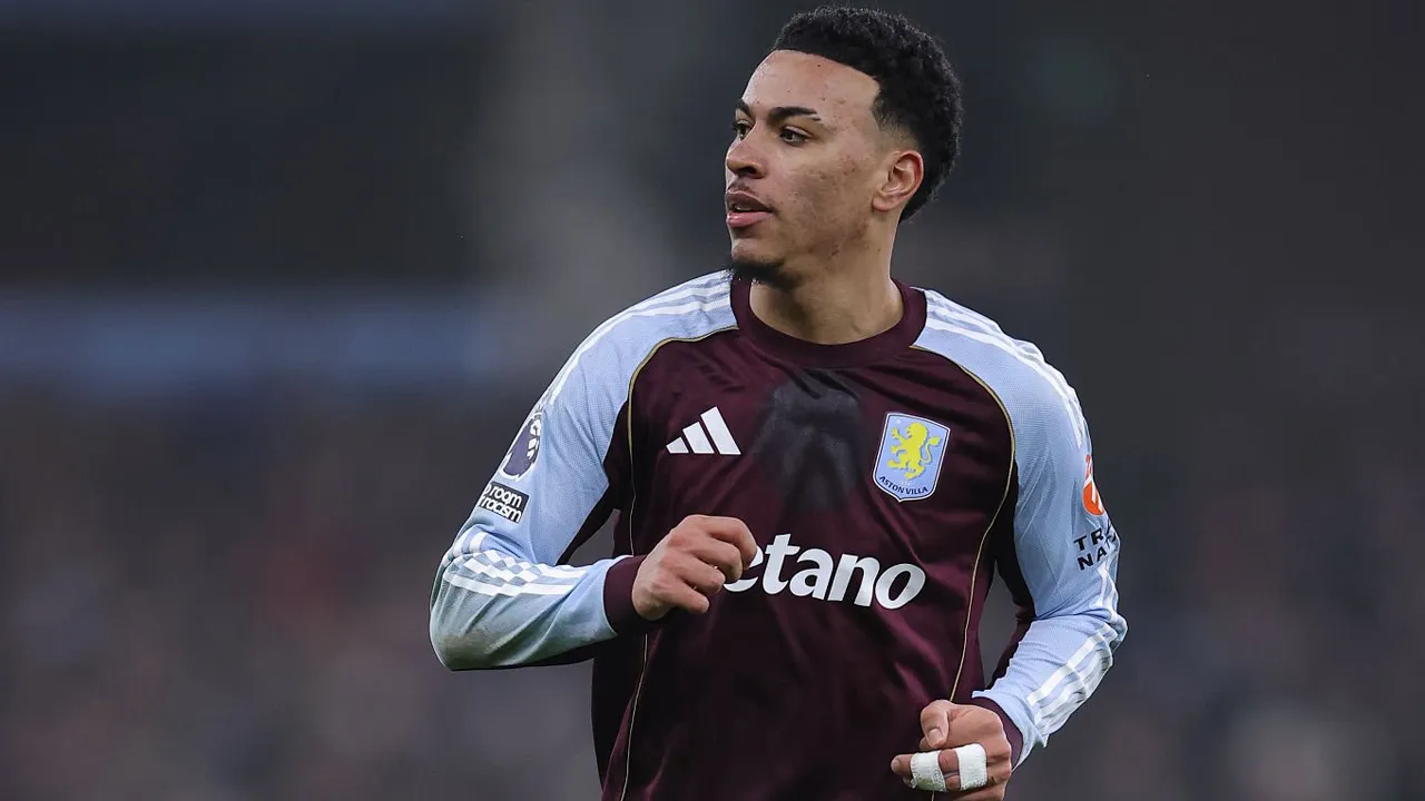 Gelandang serang Aston Villa, Morgan Rogers.