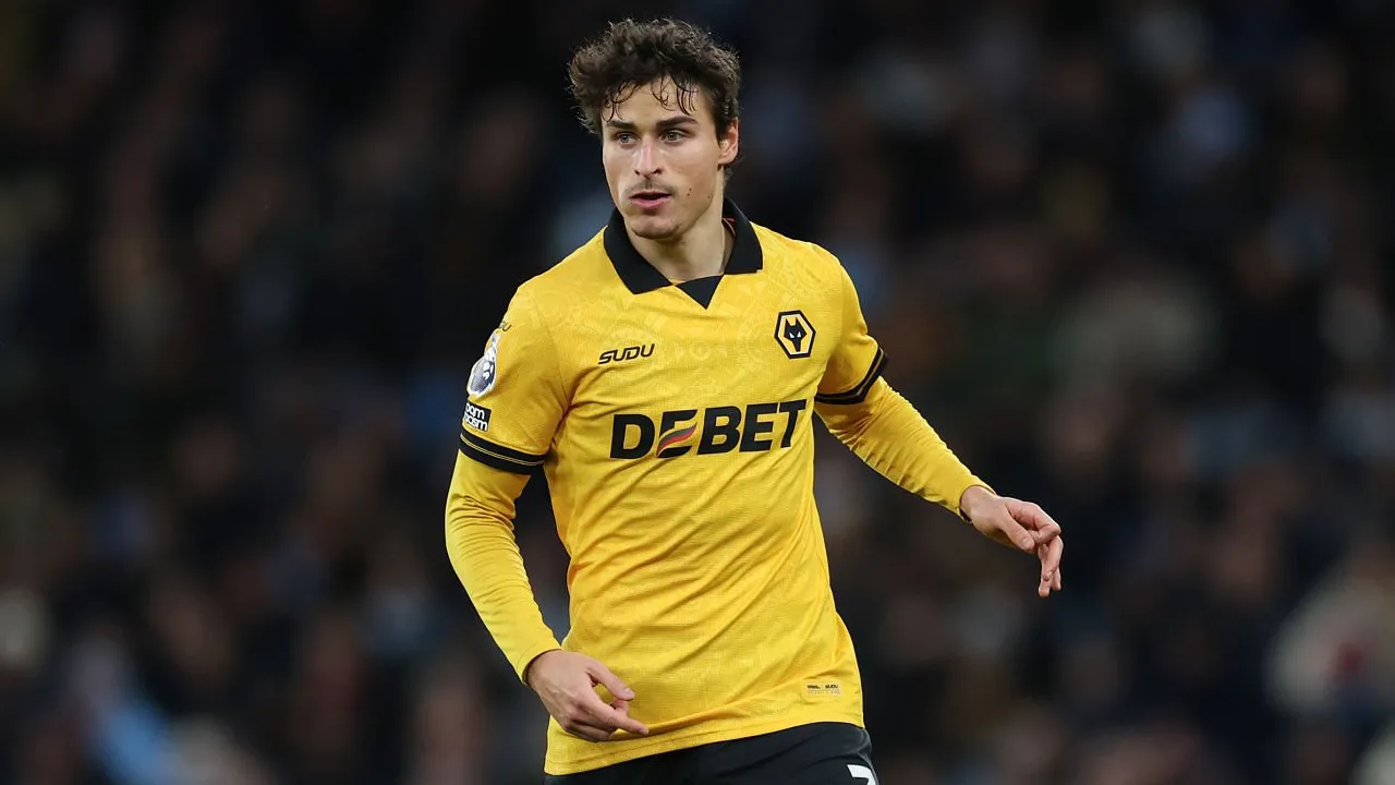 Bek kiri Wolverhampton Wanderers, Hugo Bueno.