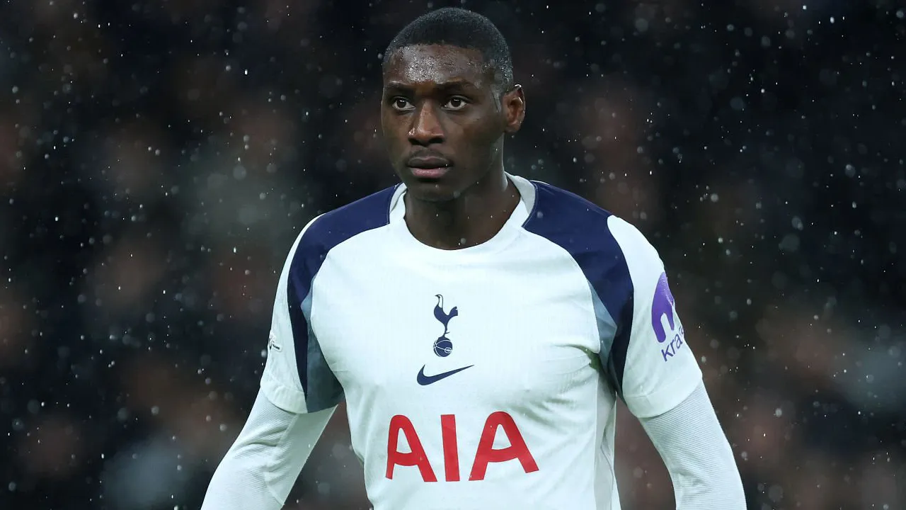 Penyerang Tottenham Hotspur, Randal Kolo Muani.