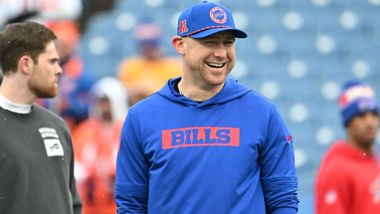 Joe Brady menggantikan McDermott yang telah menangani Bills selama sembilan musim dan membawa tim ke playoff dalam delapan di antaranya. (Foto: AP)