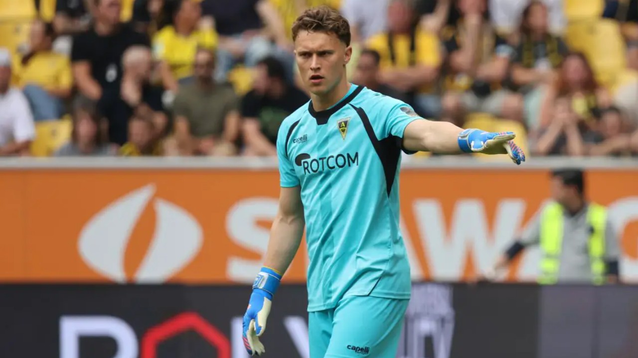 Borussia Monchengladbach Resmi Pulangkan Kiper Jan Olschowsky