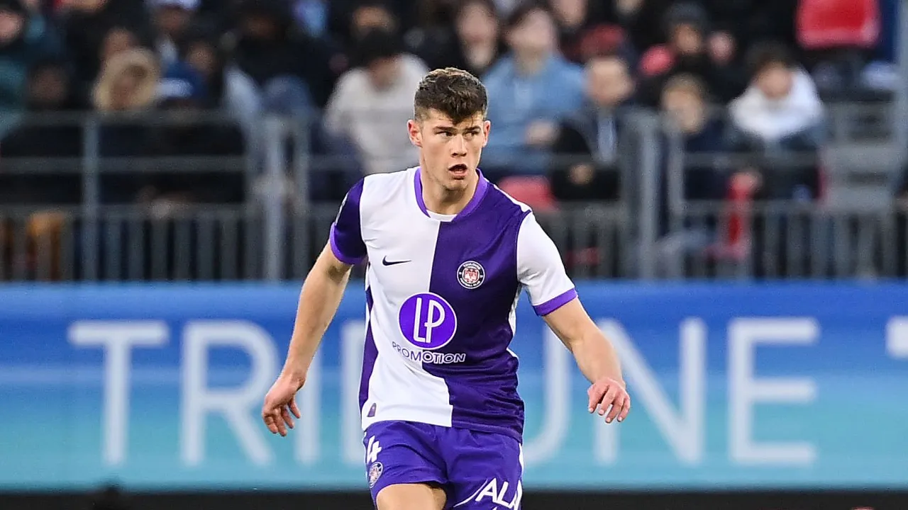 Bek Toulouse, Charlie Cresswell.