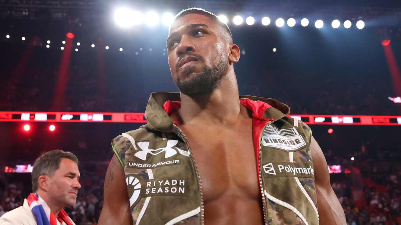 Hearn Yakin Anthony Joshua Akan Kembali Bertinju Usai Kecelakaan Tragis