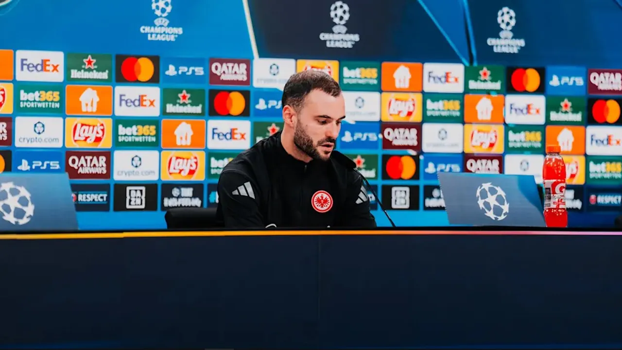 Pelatih sementara Eintracht Frankfurt, Dennis Schmitt.