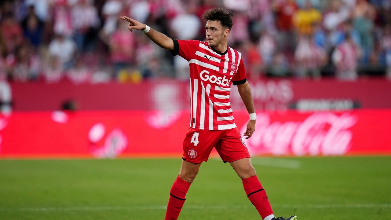 AC Milan Bidik Arnau Martinez Sebagai Pelapis Alexis Saelemaekers