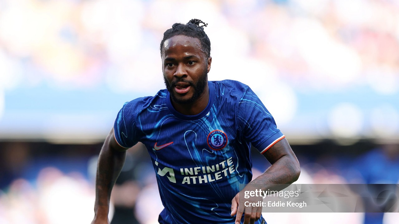 Direktur Napoli Ragukan Transfer Raheem Sterling karena Gaji Terlalu Tinggi