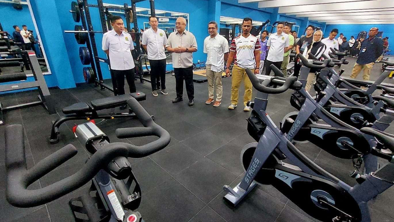 Kemenpora RI Serahkan Peralatan Gymnasium dan Sport Science untuk PBSI