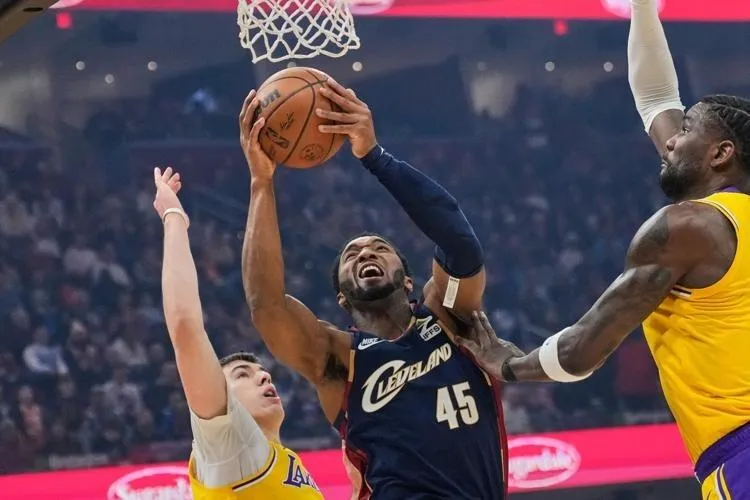LeBron James Kunjungi Cleveland, Donovan Mitchell Termotivasi - sumber: (mainbasket)
