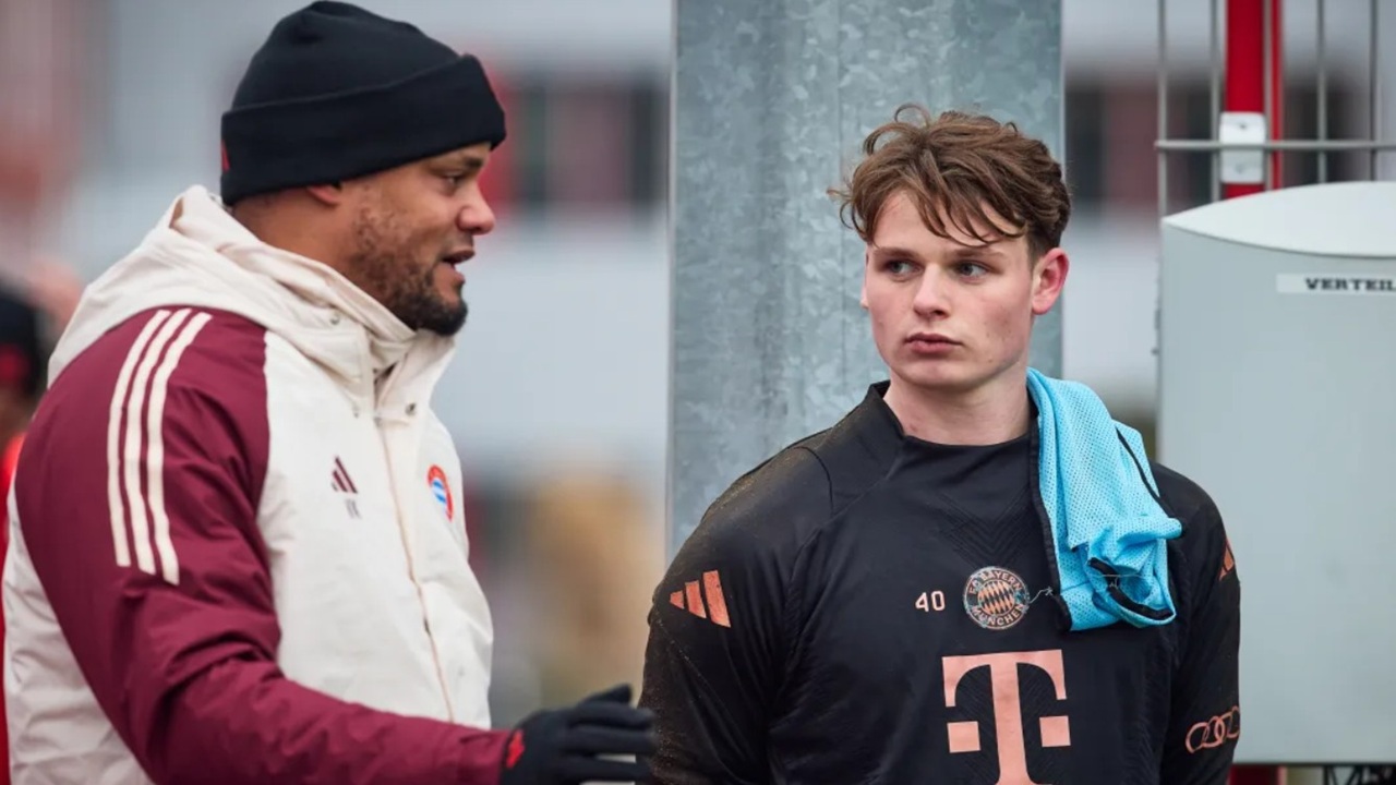 Meski Jatah Main Tak Adil, Jonas Urbig dan Manuel Neuer Tetap Rukun