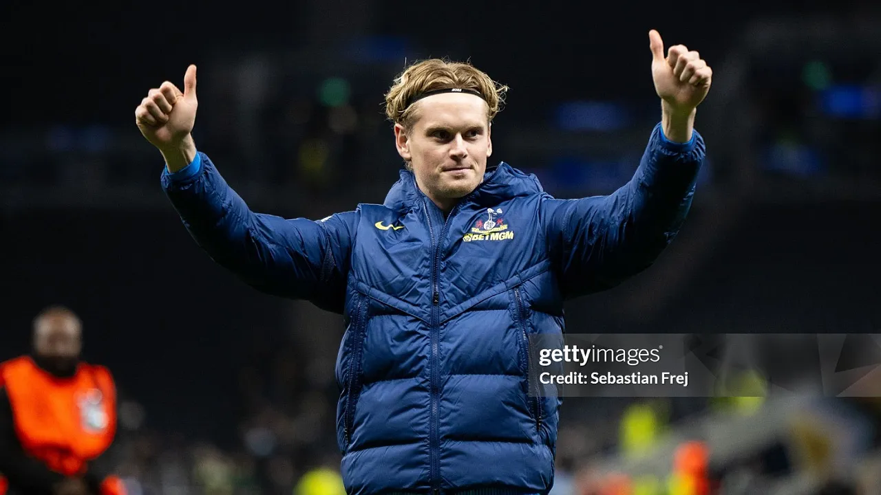 Antonin Kinsky masuk radar West Ham United