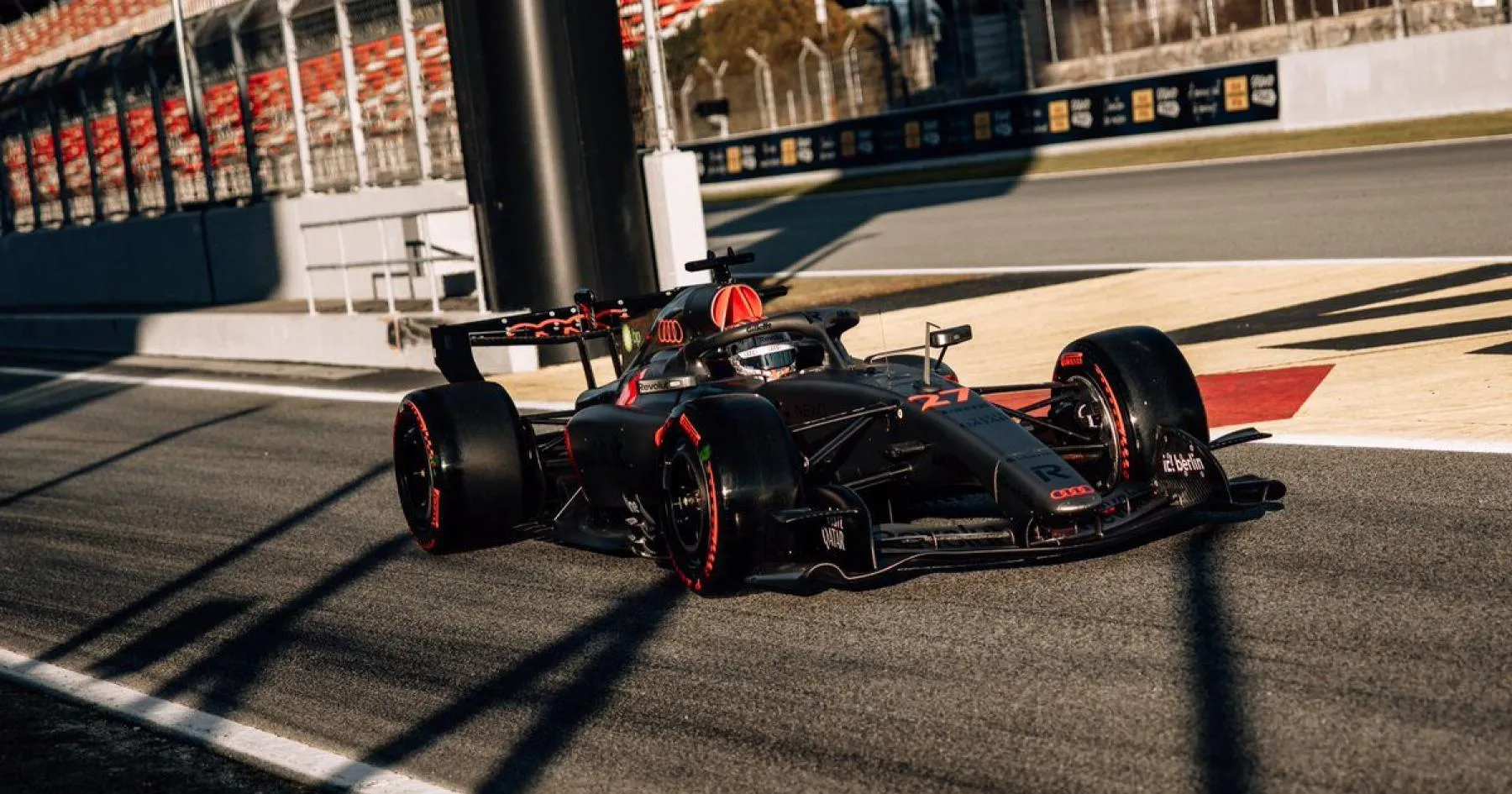 Audi Fokus pada Dasar Usai Kendala Tes di Barcelona - sumber: (racingnews365)