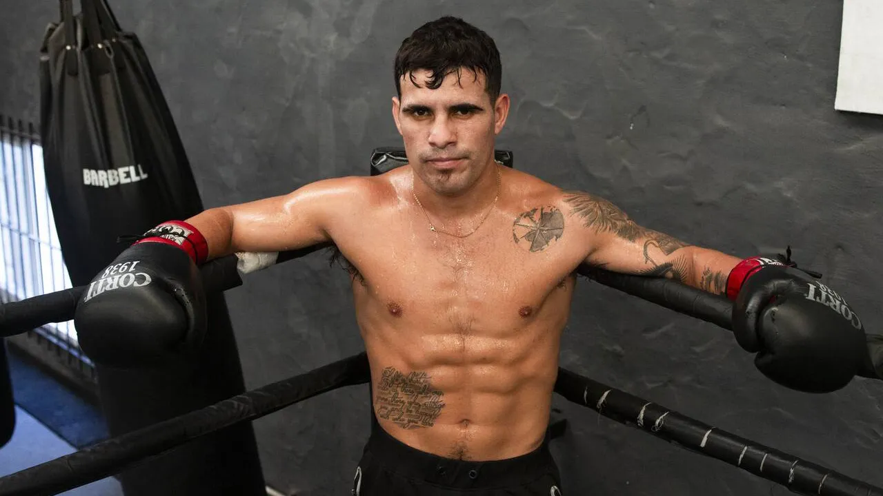 Gustavo Lemos sebenarnya telah menjalani persiapan intensif untuk menghadapi Adam Azim, yang dikenal sebagai salah satu “rising star” di kelas 140 pound. (Foto: Fight TV)