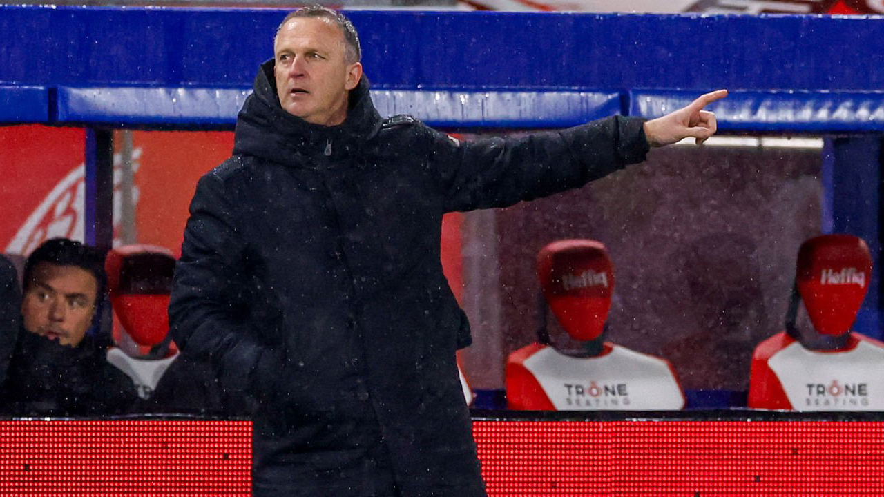Jelang Tandang ke Breda, John van den Brom Pastikan Twente Siap Tempur