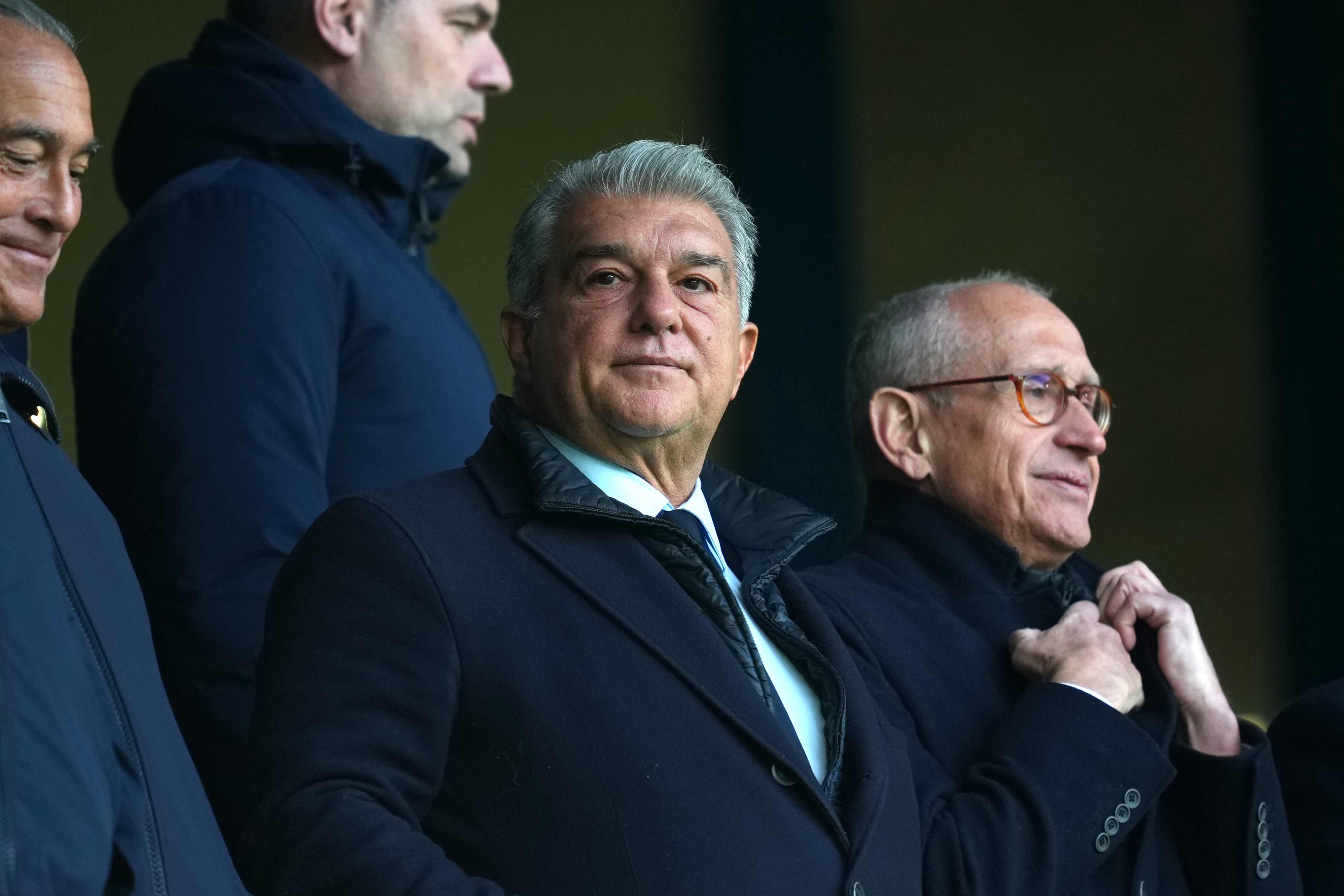 Laporta Tegaskan Bernal dan Casado Tetap di Barcelona