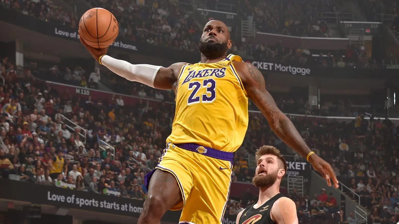 LeBron Isyaratkan Laga Terakhir di Cleveland - sumber: (mainbasket)