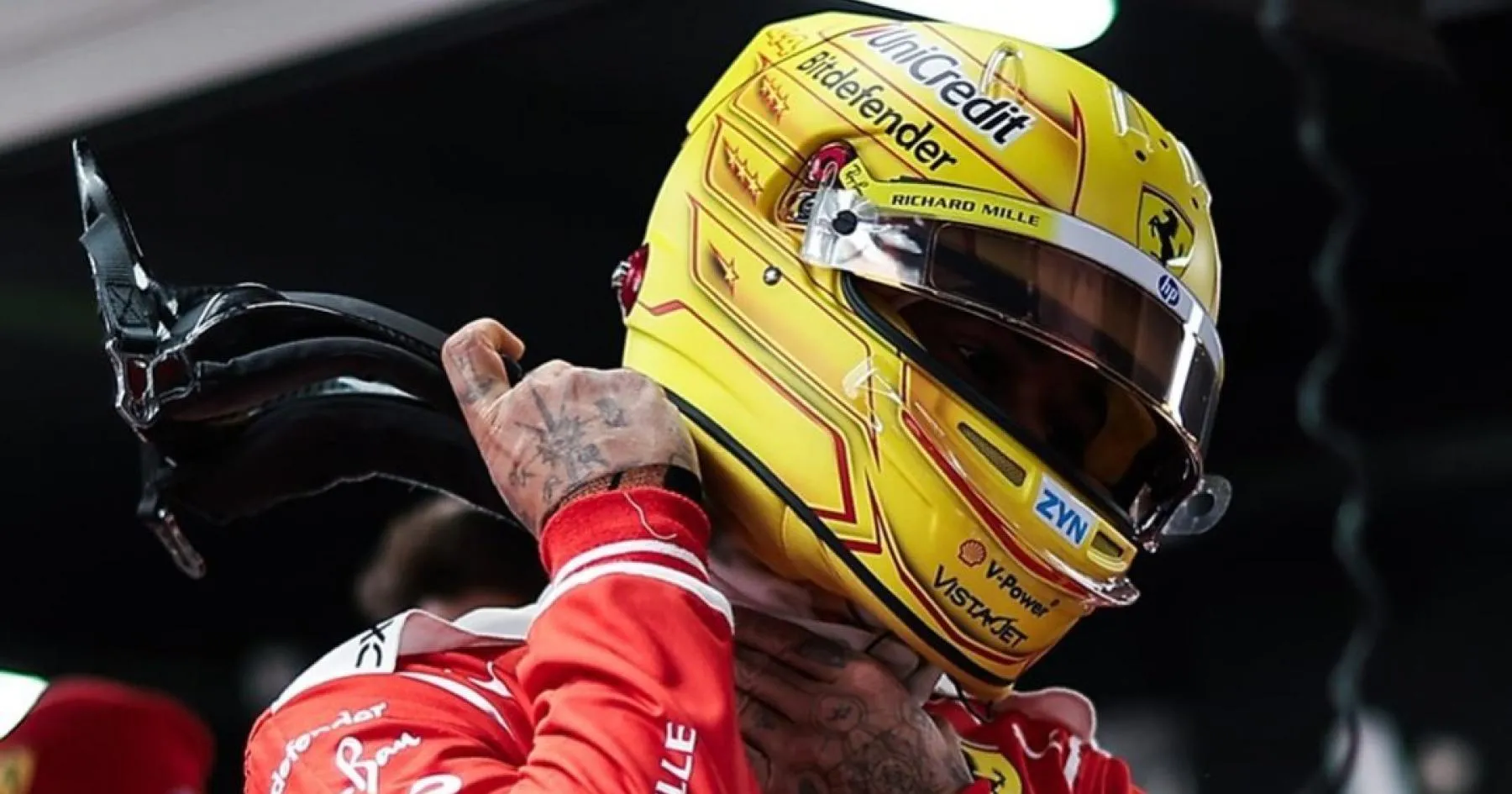 Lewis Hamilton Optimis, Uji Coba Ferrari Lebih Baik - sumber: (racingnews365)