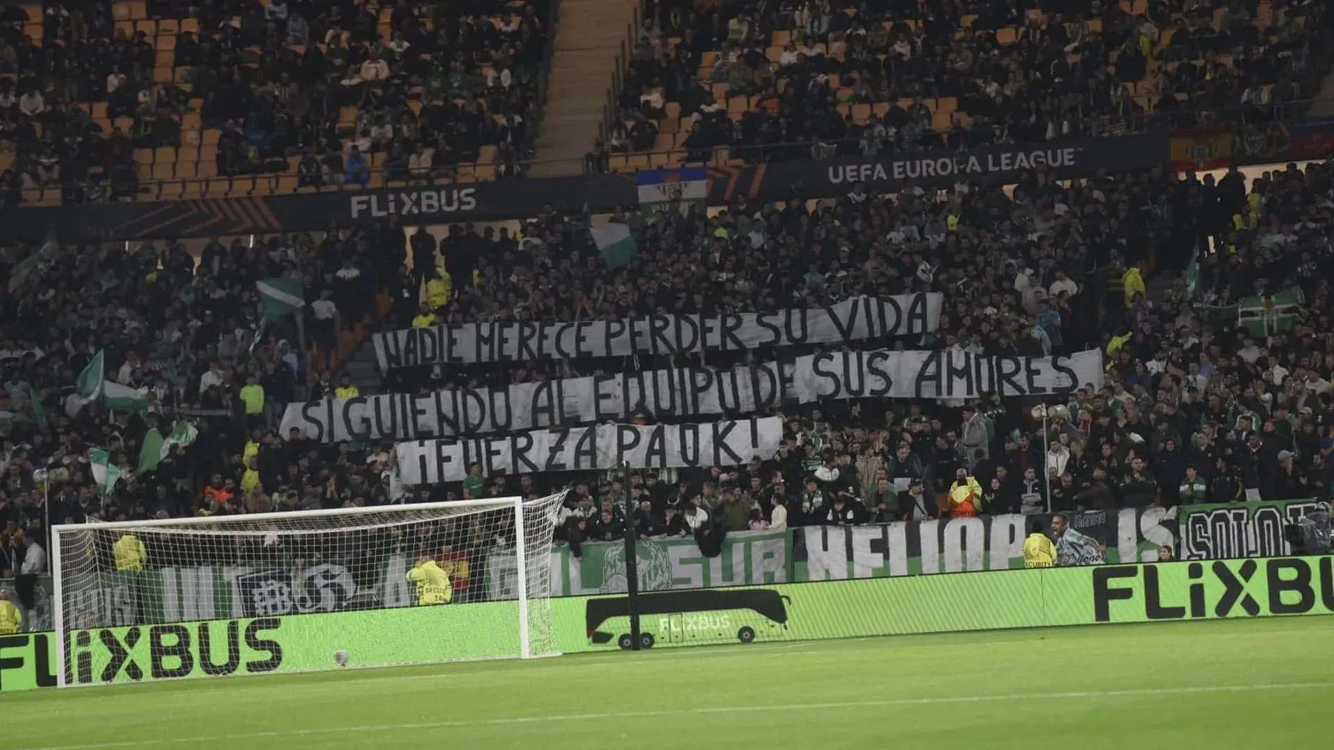 Real Betis Kenang Fans PAOK yang Meninggal dalam Kecelakaan - sumber: (footballespana)