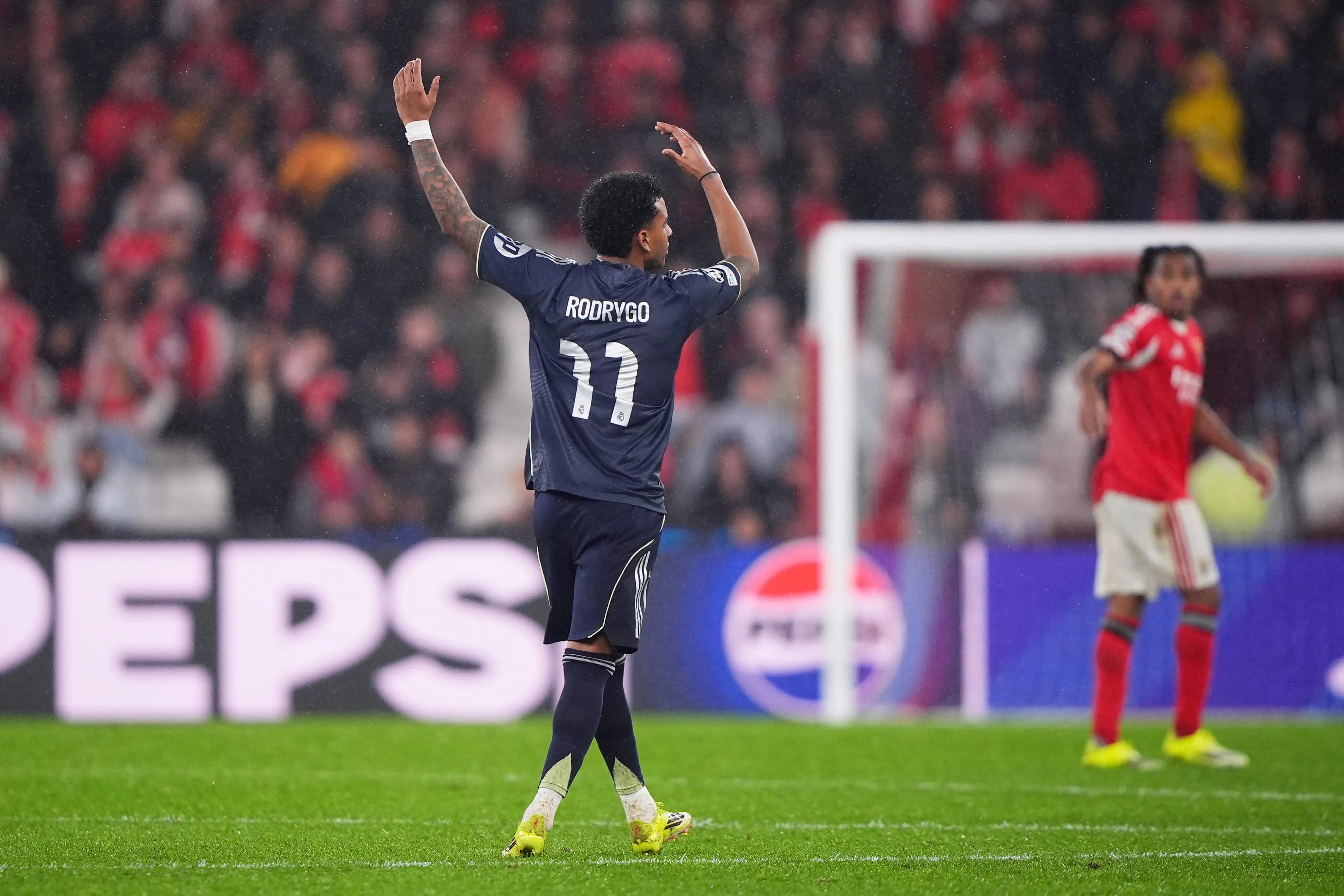 Rodrygo Minta Maaf atas Kartu Merah di Laga Benfica - sumber: (footballespana)