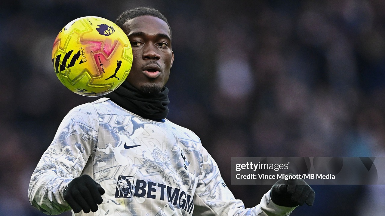 Yves Bissouma Tak Masuk Rencana Tottenham, Galatasaray Bergerak