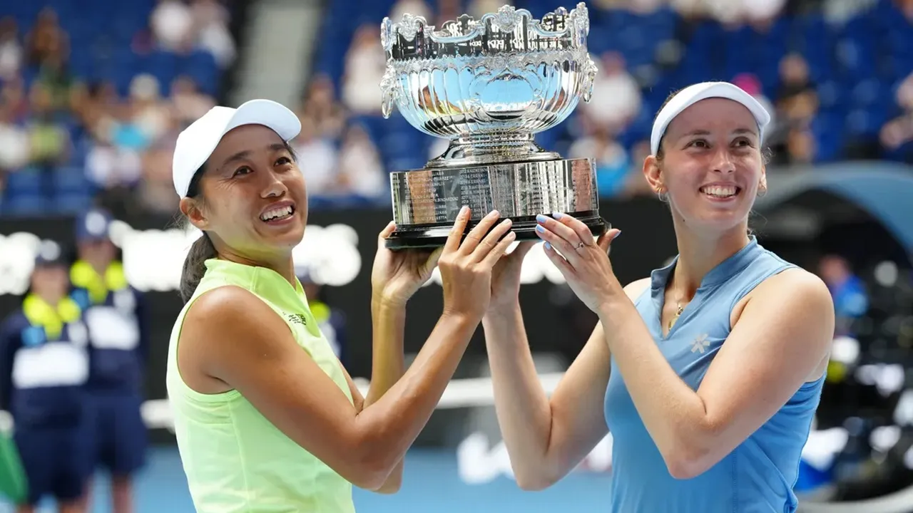 Australian Open 2026: Reuni Elise Mertens Dan Zhang Shuai Berbuah Trofi Kemenangan