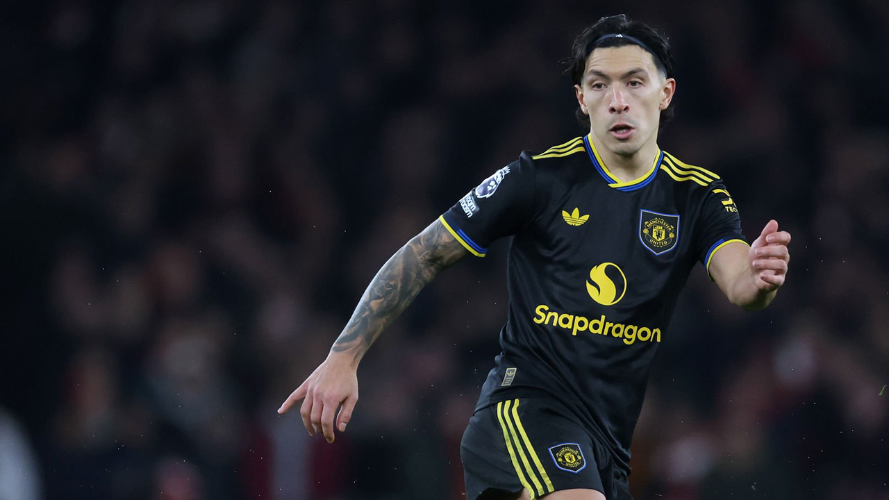 Barcelona Pantau Situasi Lisandro Martinez di Manchester United