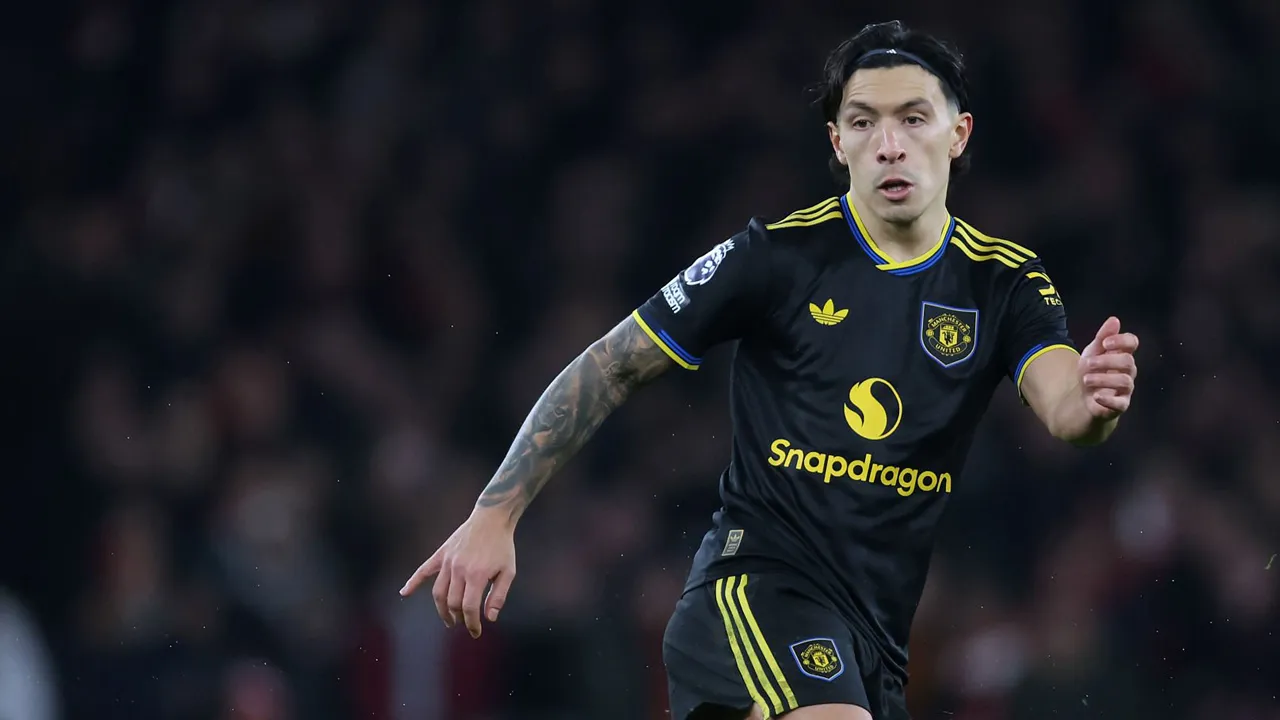 Bek Manchester United, Lisandro Martinez.