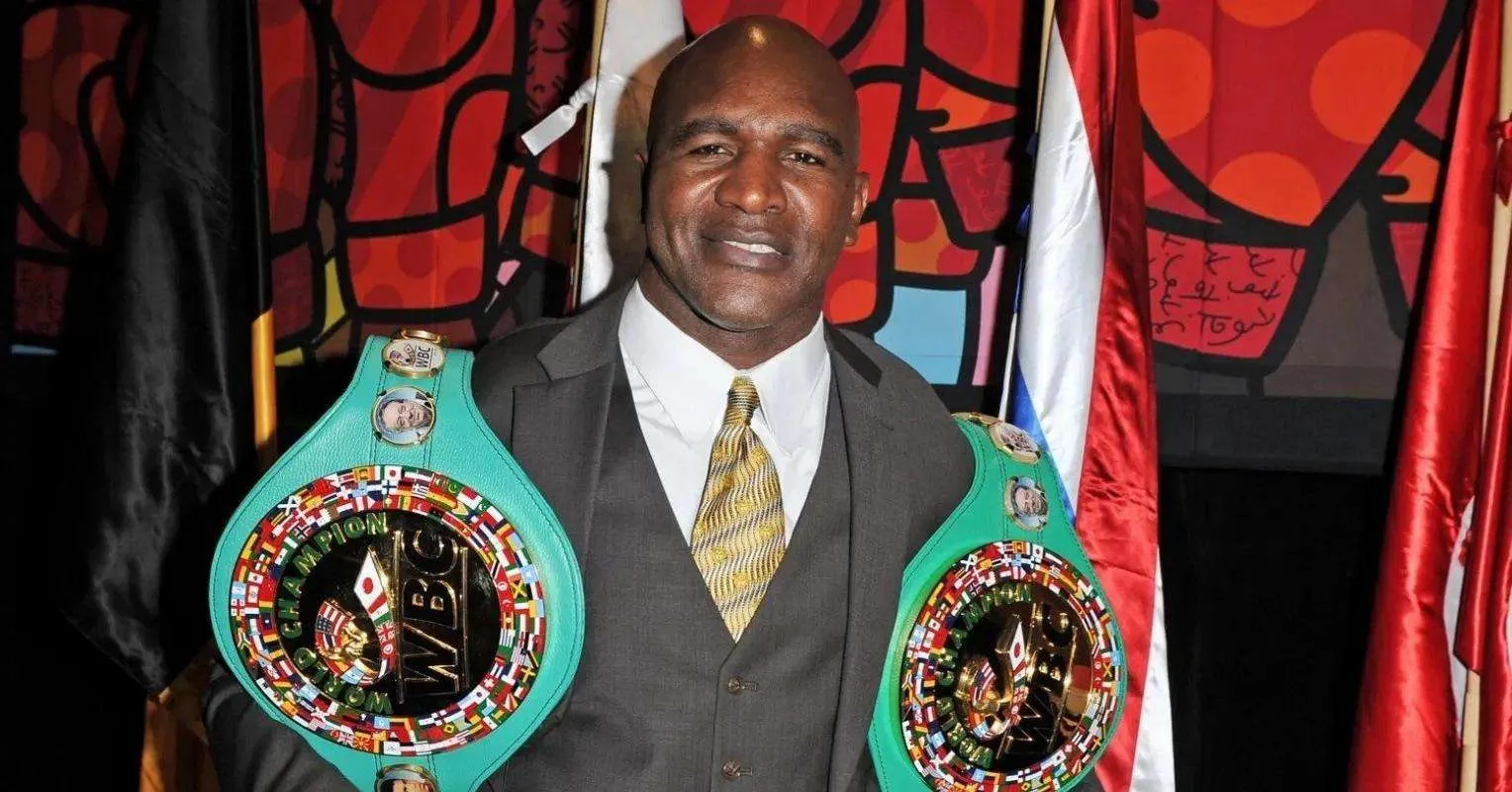 Evander Holyfield Sebut George Foreman Lawan Terkuatnya - sumber: (secondsout)