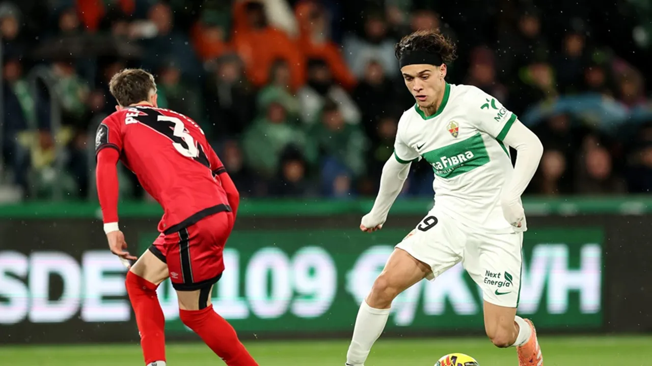 Hector Fort Tidak Akan Kembali ke Barcelona meski Cedera