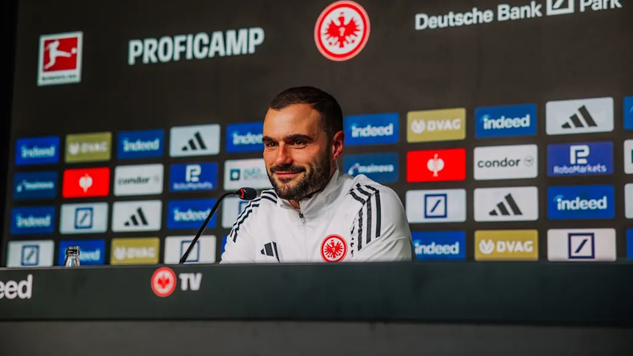 Jelang Hadapi Leverkusen, Dennis Schmitt Pastikan Frankfurt Siap Tempur