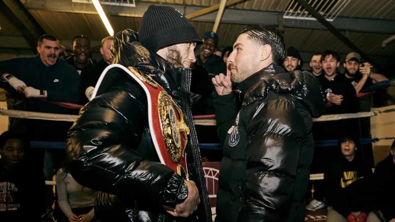 Bakhram Murtazaliev (kiri) dan Josh Kelly. (Foto: Fight TV)