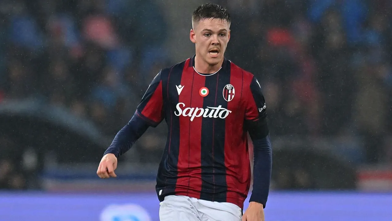 Bek kanan Bologna, Emil Holm.