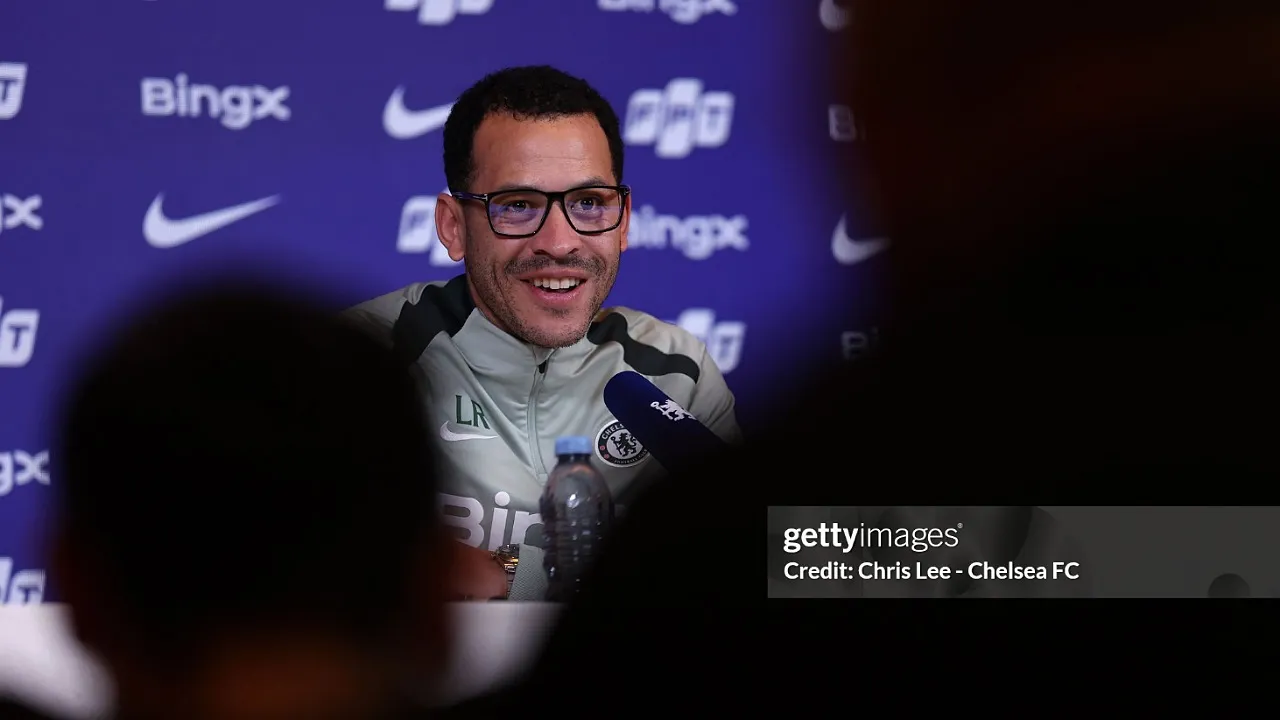 Pelatih kepala Chelsea, Liam Rosenior