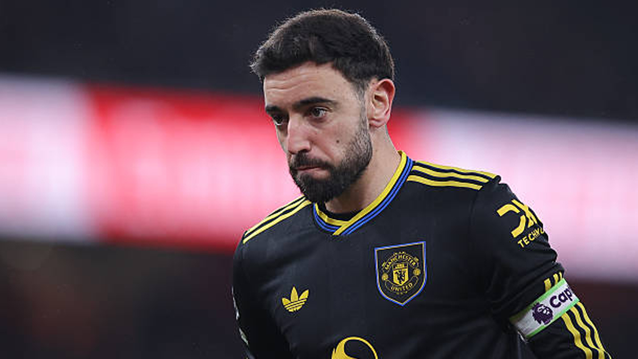 Michael Carrick Pilih Tak Terburu-buru Bahas Masa Depan Bruno Fernandes