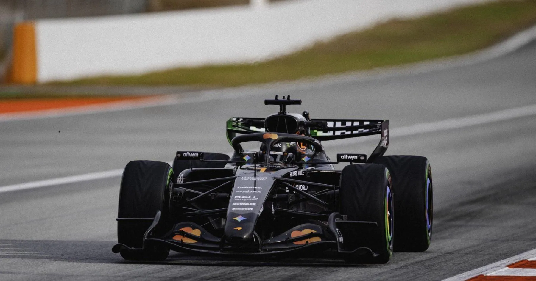 Momen Spesial Lando Norris, McLaren Siap Tingkatkan Kinerja - sumber: (racingnews365)
