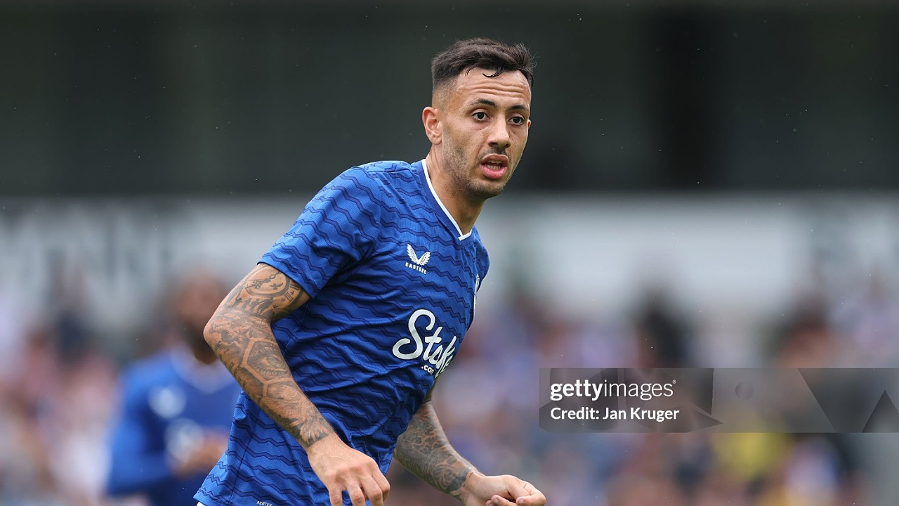 Nottingham Forest Incar Dwight McNeil dari Everton