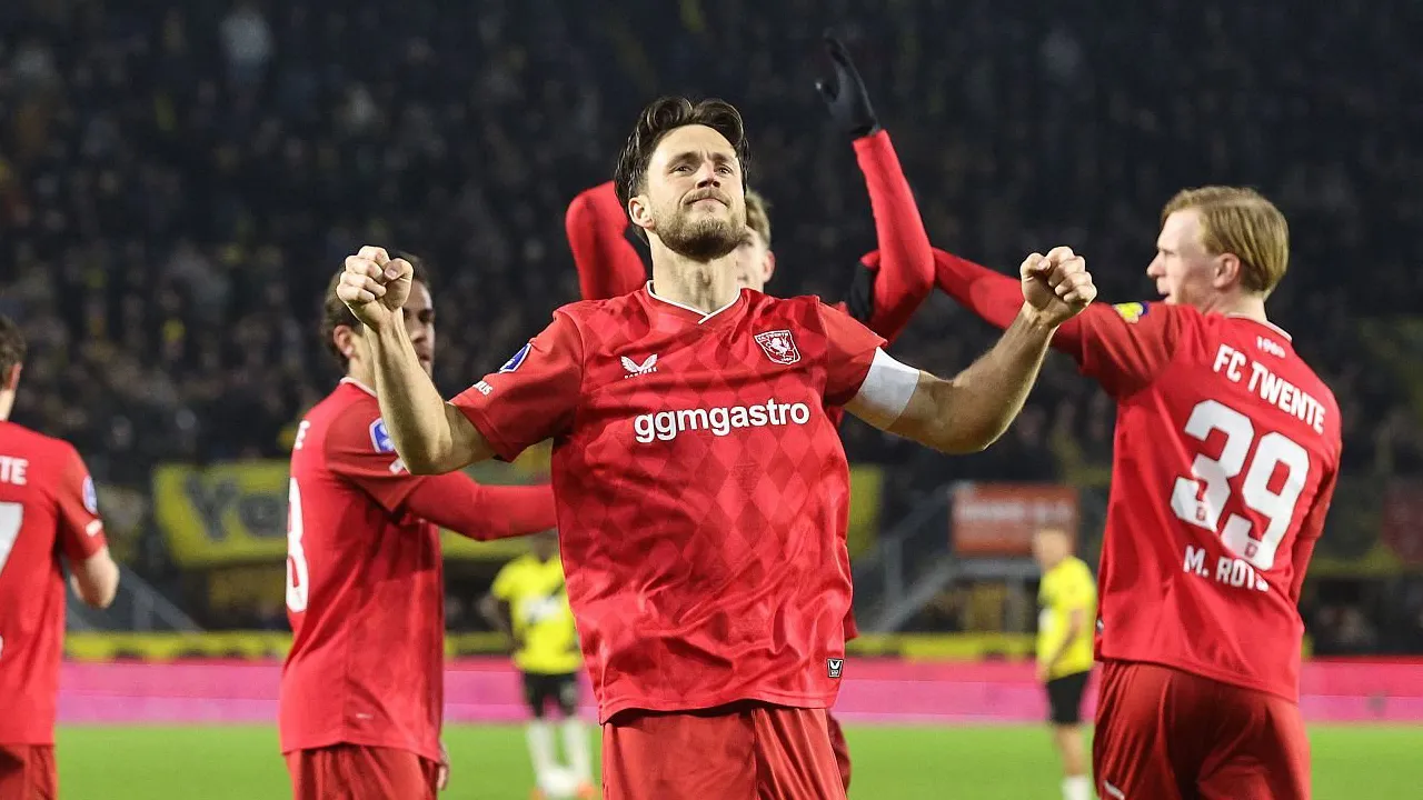 Penyerang FC Twente, Ricky van Wolfswinkel.