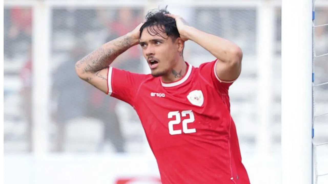 Shayne Pattynama terpaksa menepi karena mendapatkan sanksi dari FIFA